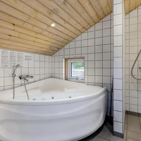 4 Bedroom Amazing In Nex Ferienhaus